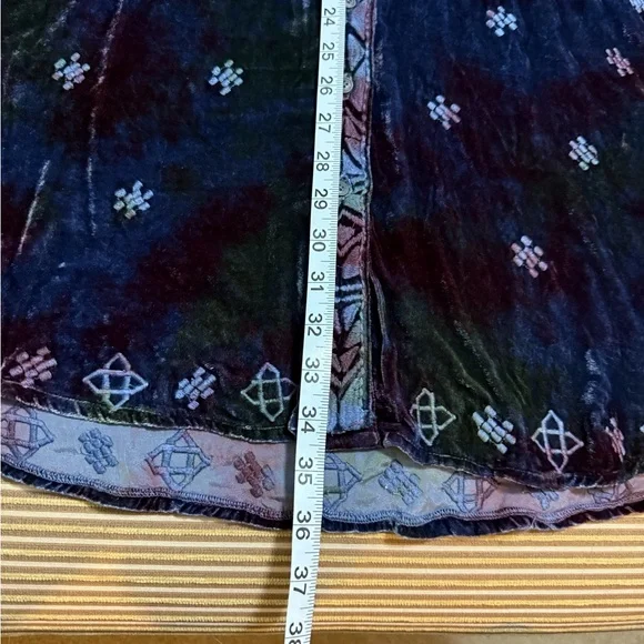 Velvet Embroidered Tunic Top - Picture 9 of 9